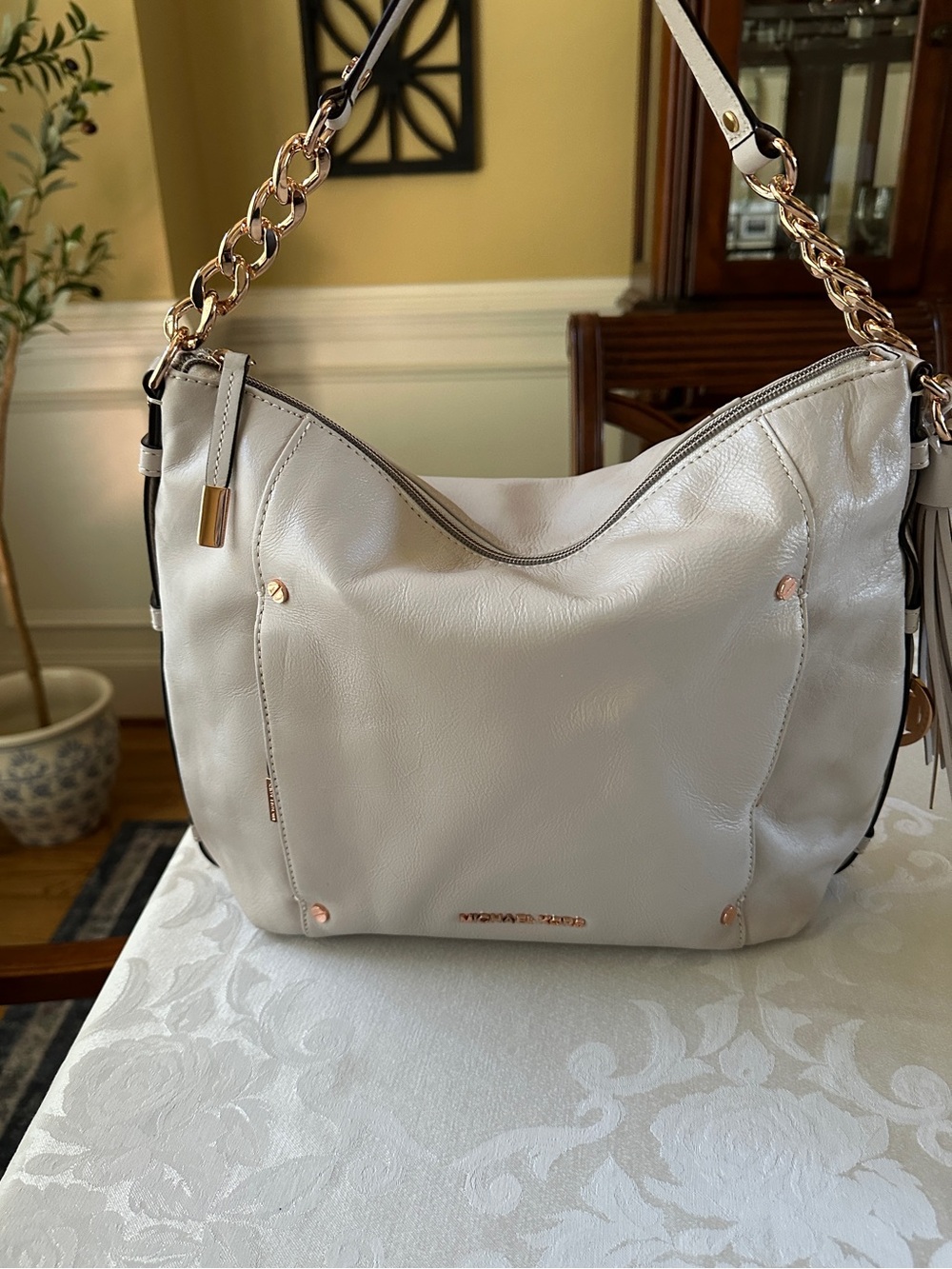 Michael Kors || leather Devon vanilla shoulder bag